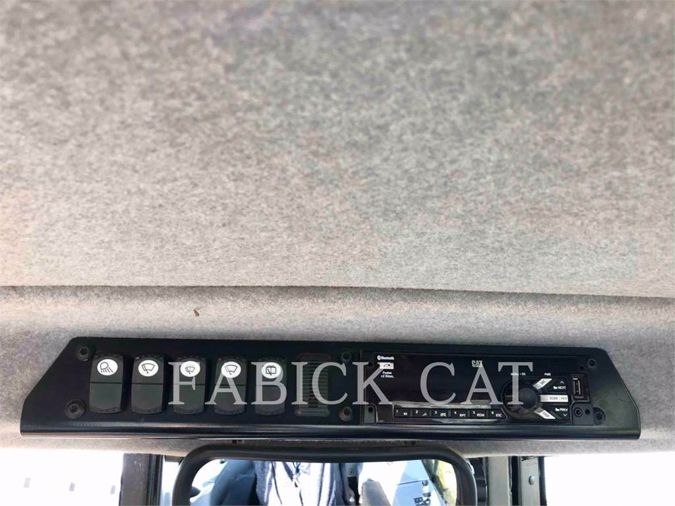 2017 CATERPILLAR D6N