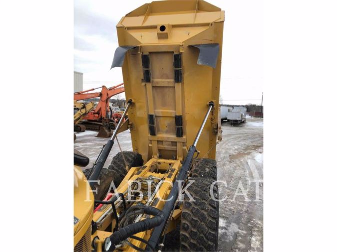 2015 CATERPILLAR 740B