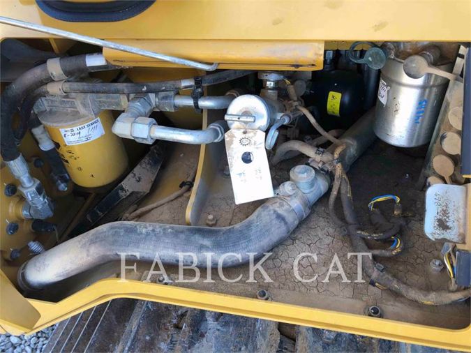2017 CATERPILLAR D6N