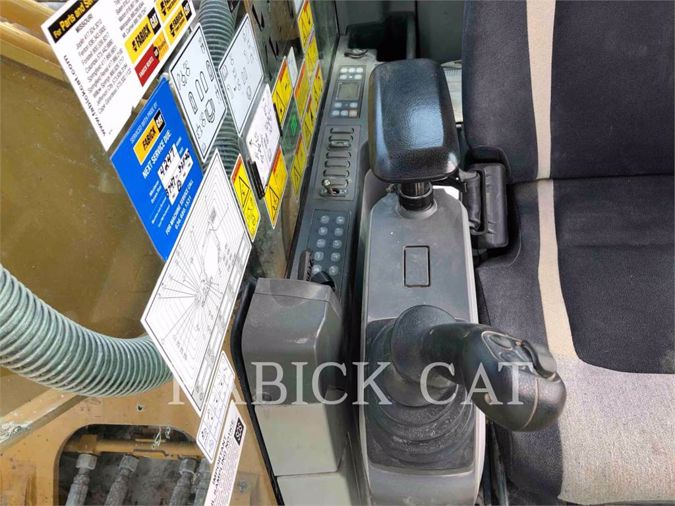 2015 CATERPILLAR 323F
