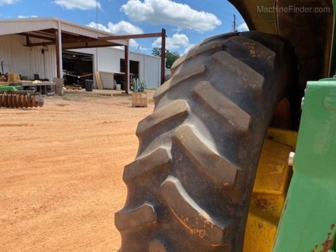 2012 JOHN DEERE 8260R