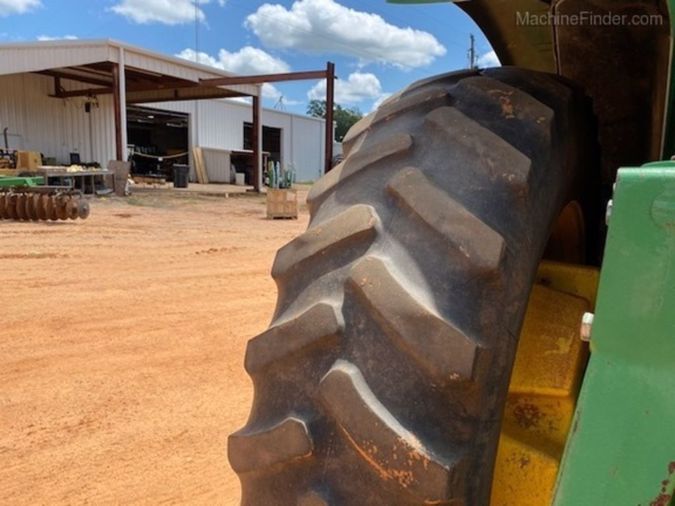 2012 JOHN DEERE 8260R