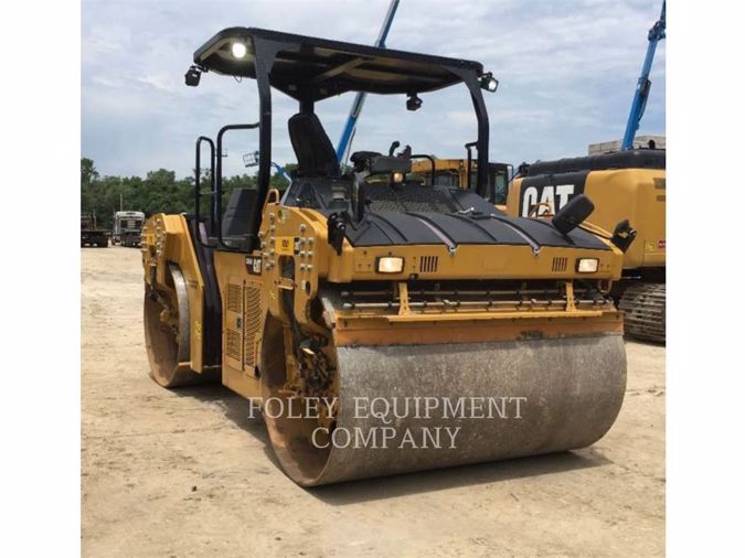 2017 CATERPILLAR CB66
