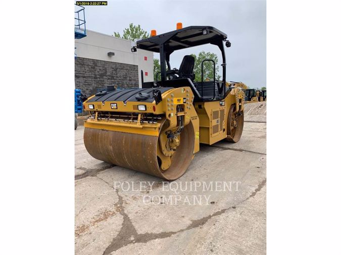 2017 CATERPILLAR CB66