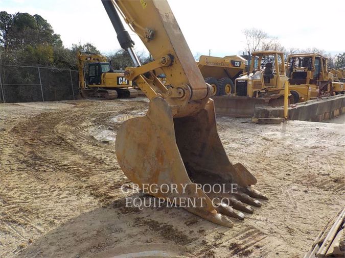 2017 CATERPILLAR 330