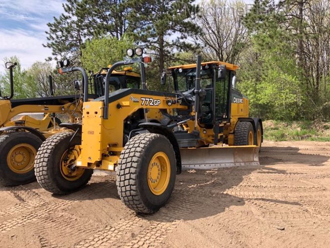 2016 JOHN DEERE 772G