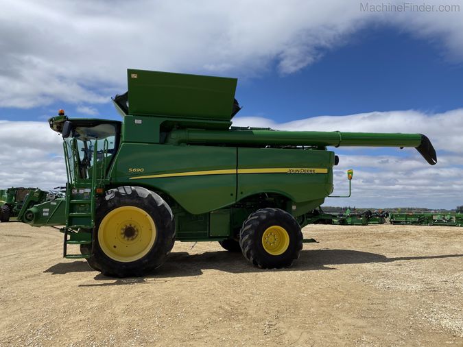 2014 JOHN DEERE S690