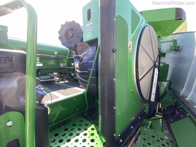2017 JOHN DEERE S670