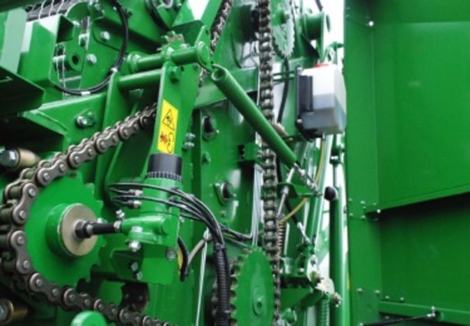 MCHALE VARIABLE CHAMBER ROUND BALERS V660
