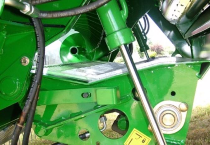 MCHALE VARIABLE CHAMBER ROUND BALERS V660