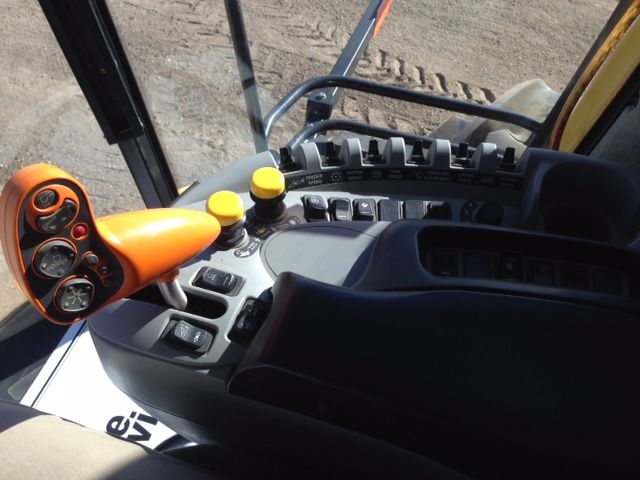2009 NEW HOLLAND CR9070