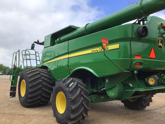2017 JOHN DEERE S670