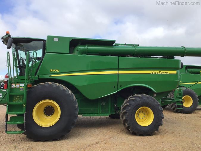 2017 JOHN DEERE S670